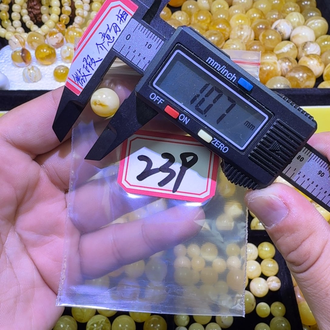 蜜蜡未镶嵌珠宝奇石