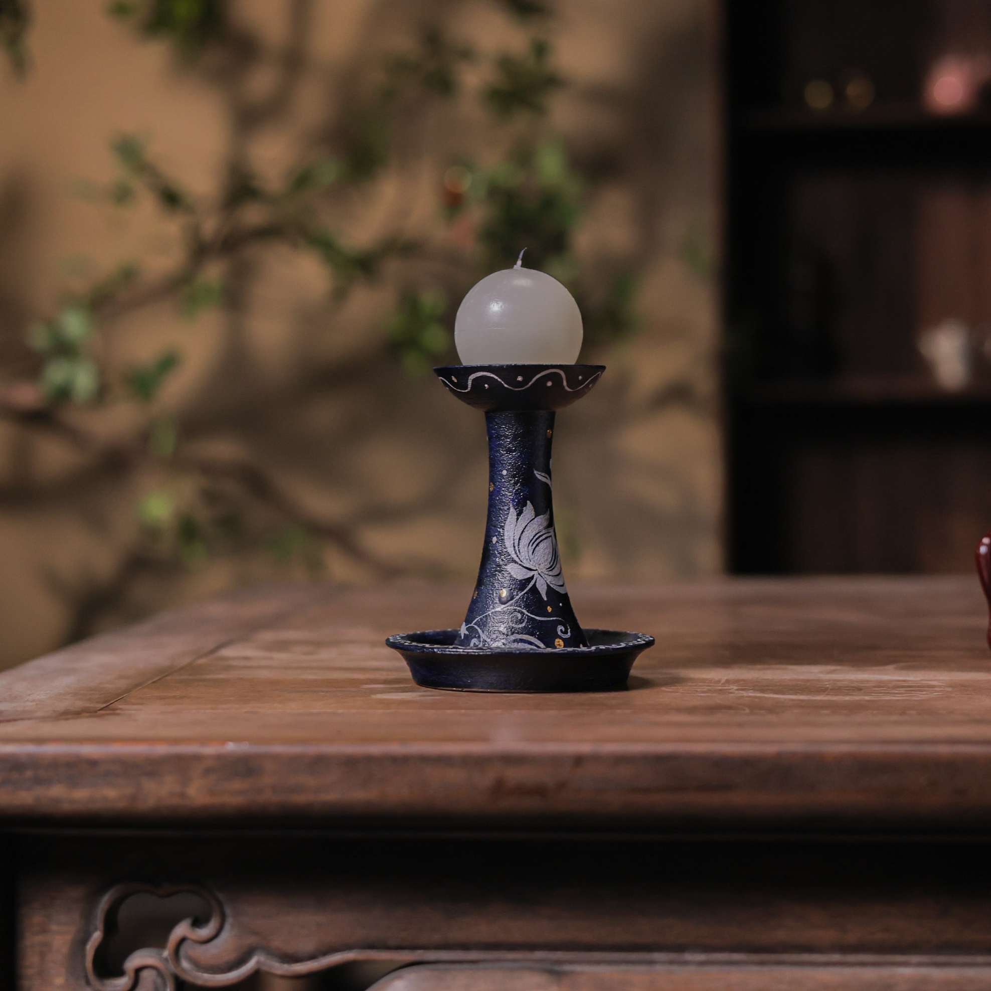 【小田甄陶】蕉白轩-缠枝莲烛台,高12.4宽10.5cm（蕉白S0757）