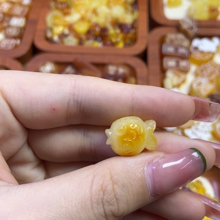 琥珀未镶嵌珠宝奇石小鱼
