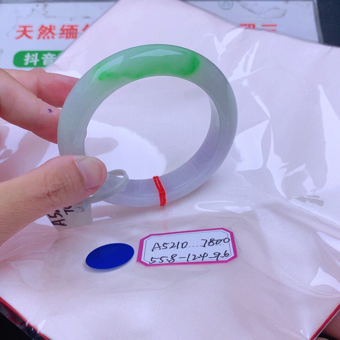 翡翠手镯未镶嵌我