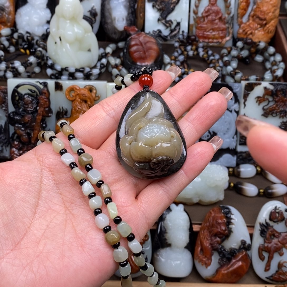 颈饰未镶嵌和田玉