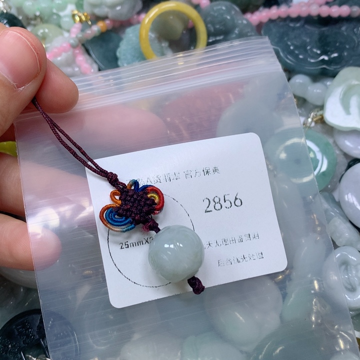 翡翠挂件未镶嵌翡翠