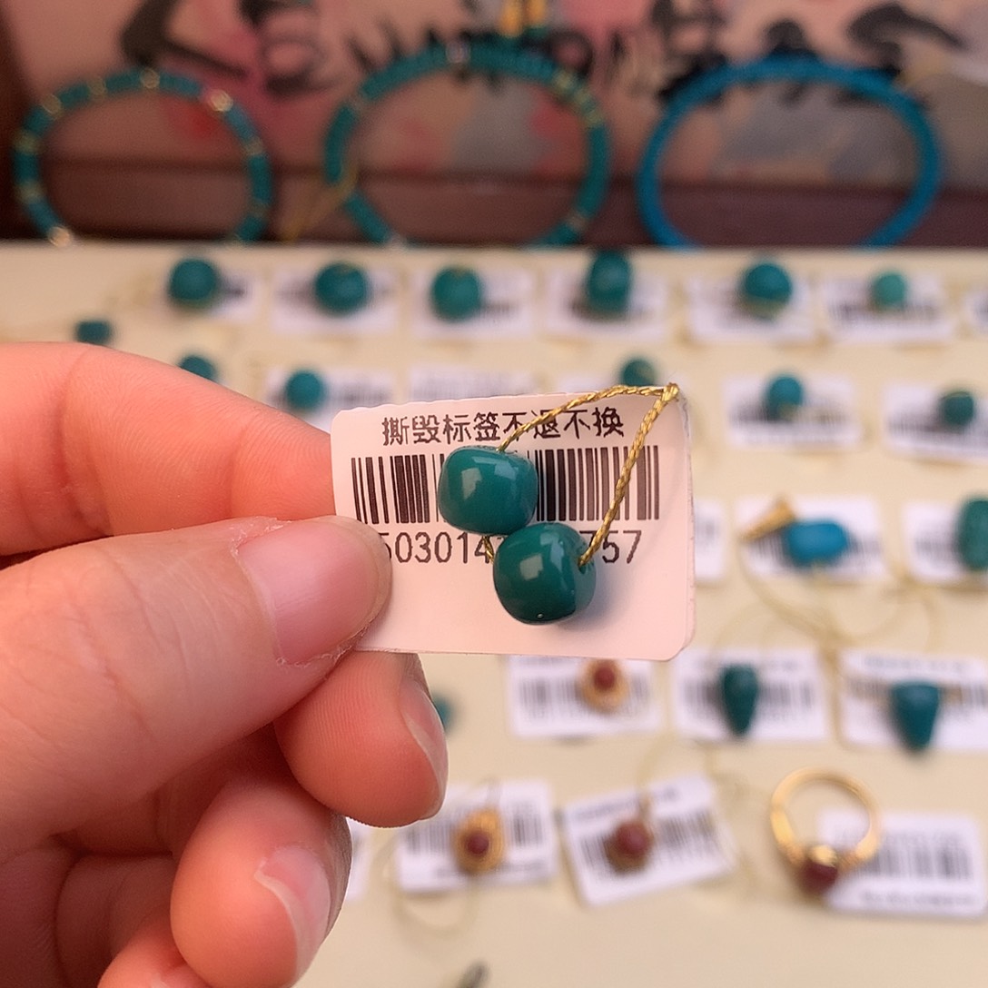 绿松石配饰未镶嵌于*