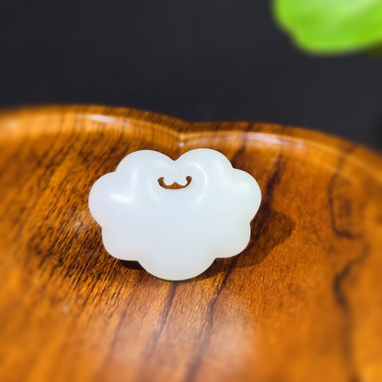 和田玉白玉如意锁吊坠