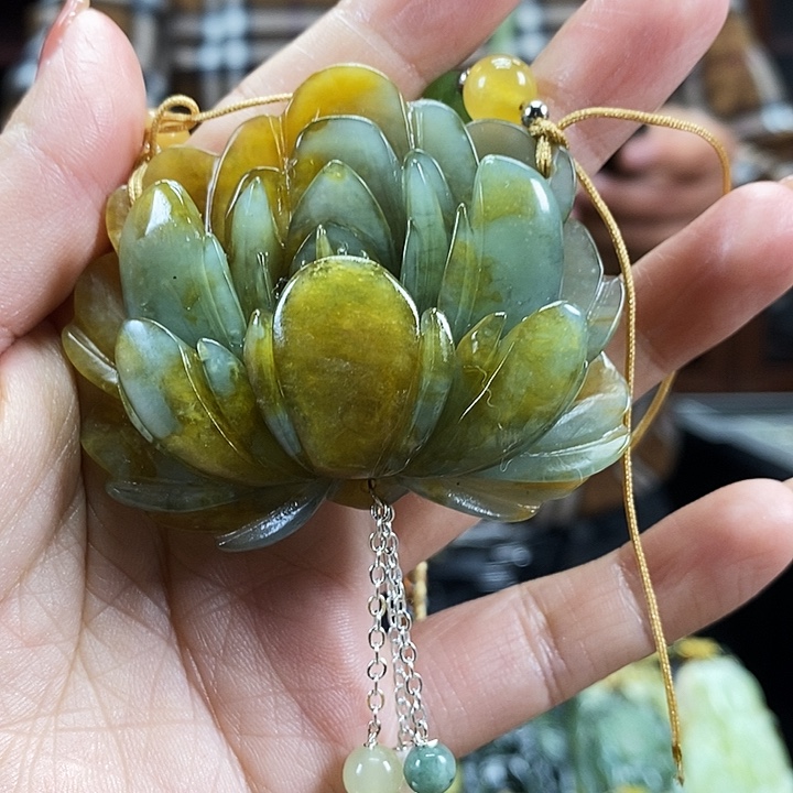 蛇纹石玉未镶嵌吊坠