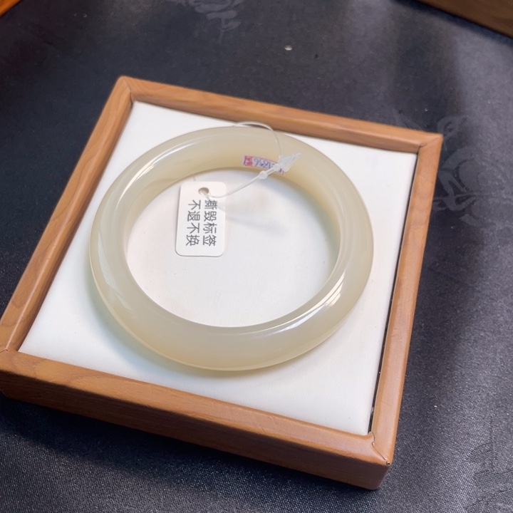 和田玉手镯未镶嵌56