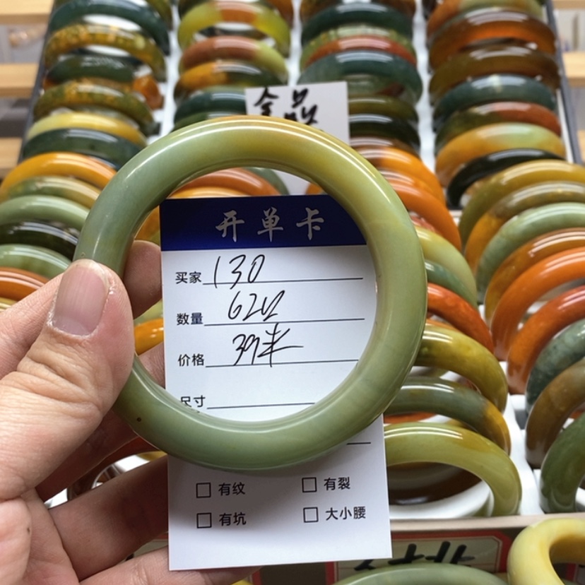 【闪购商品】蛇纹石玉手镯未镶嵌知**姐