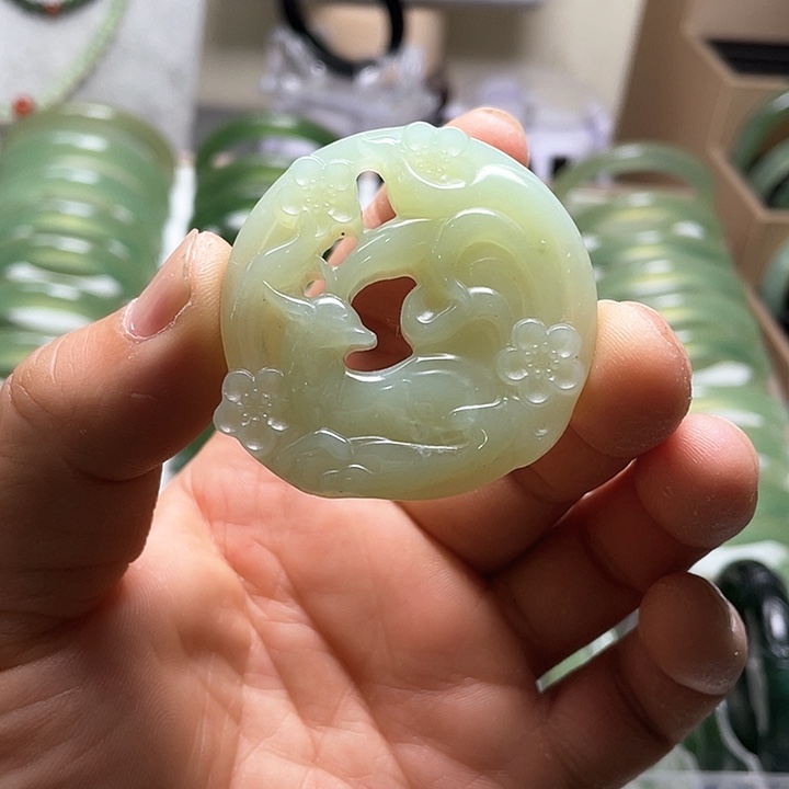 蛇纹石玉手镯未镶嵌