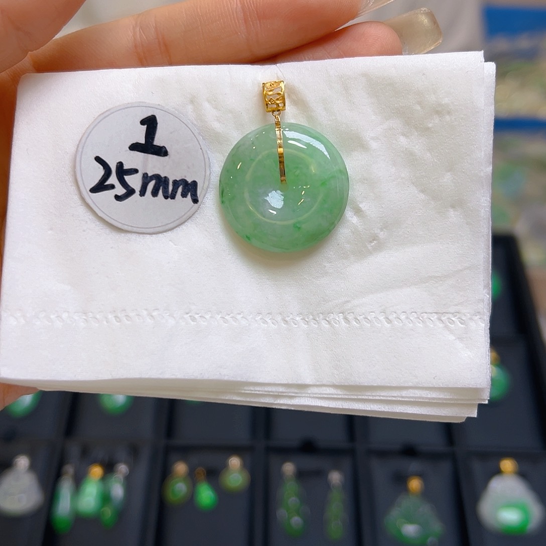 翡翠颈饰18K金镶嵌翡翠