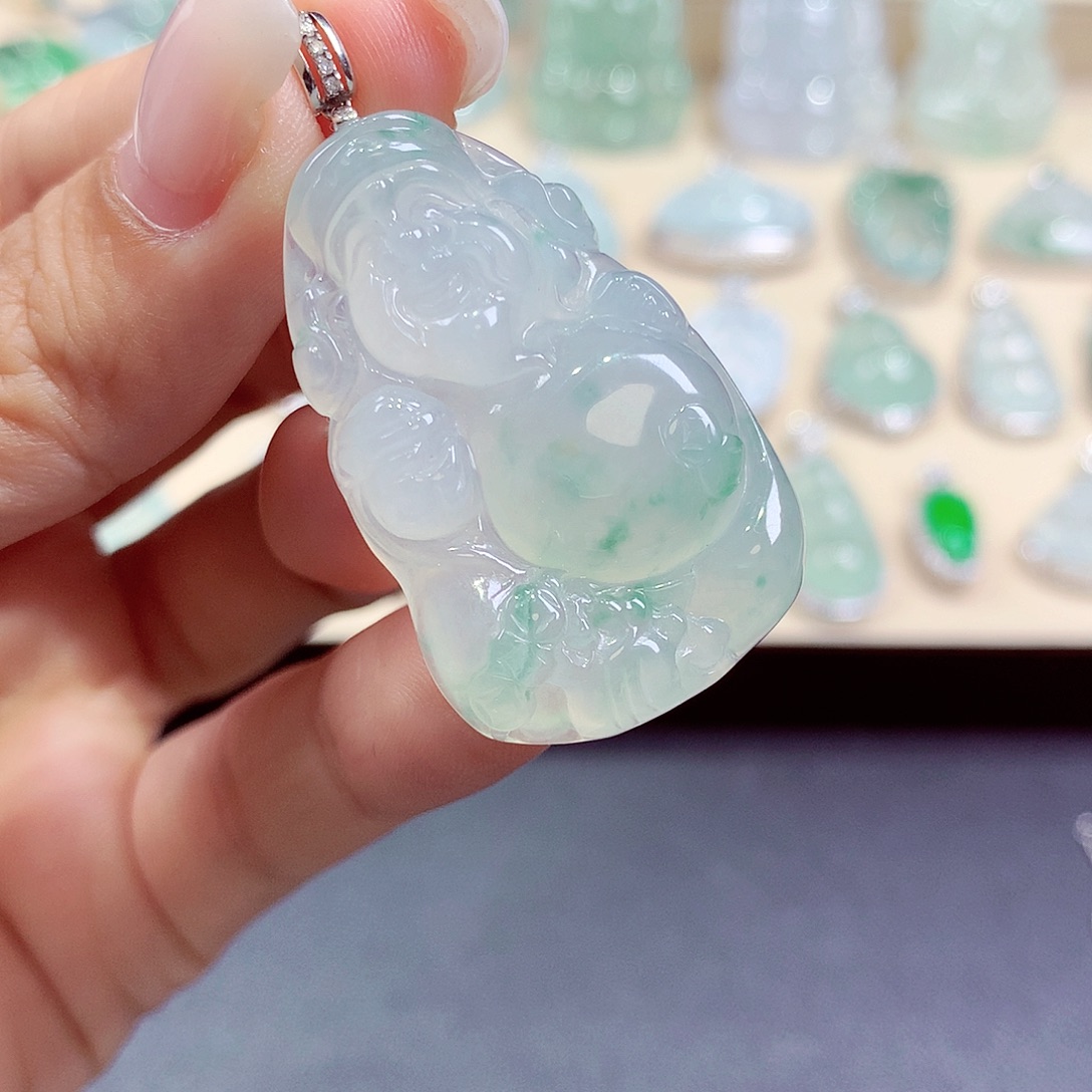 翡翠18K金镶嵌颈饰翡翠