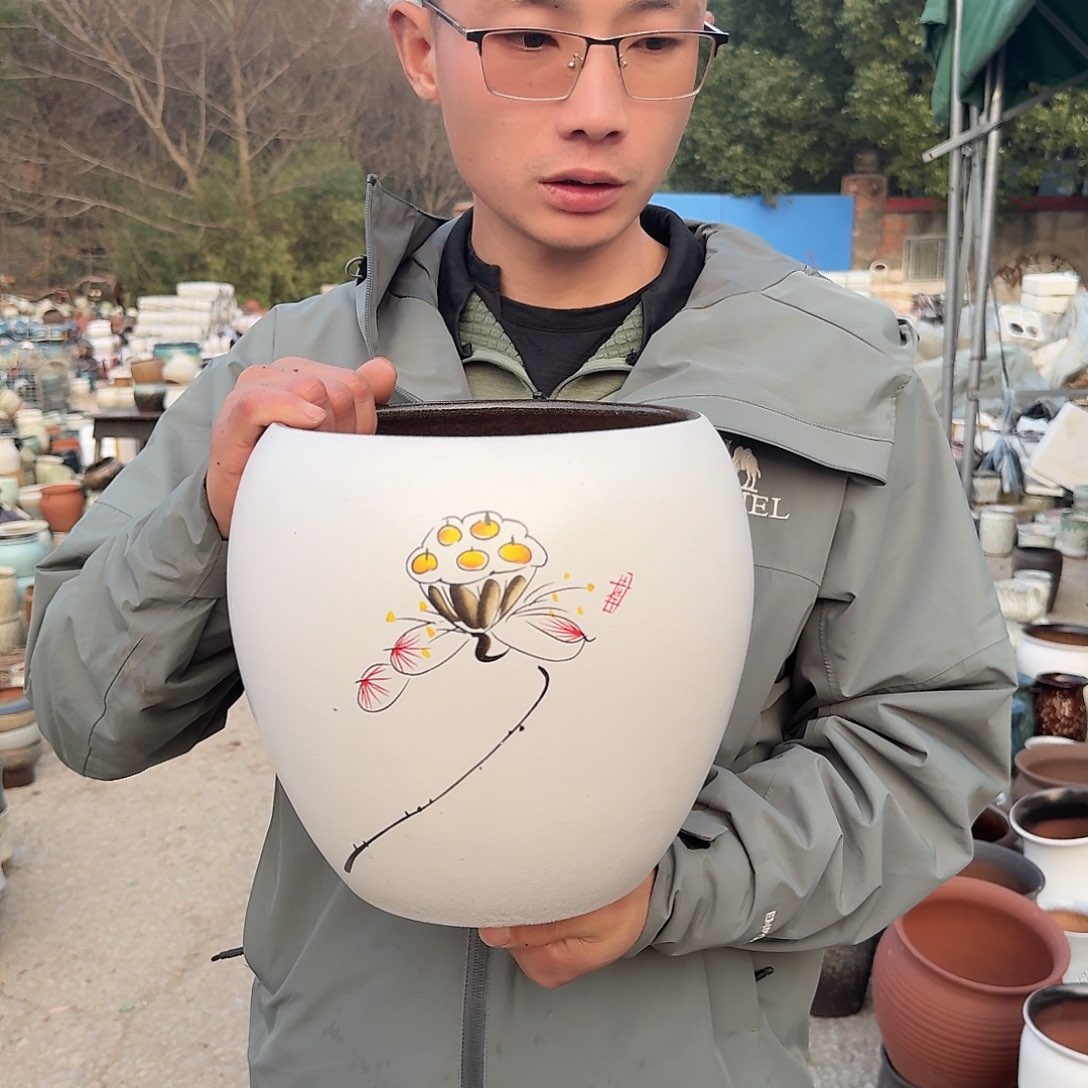 紫砂花盆口21高23（一个蛋壳白色莲花