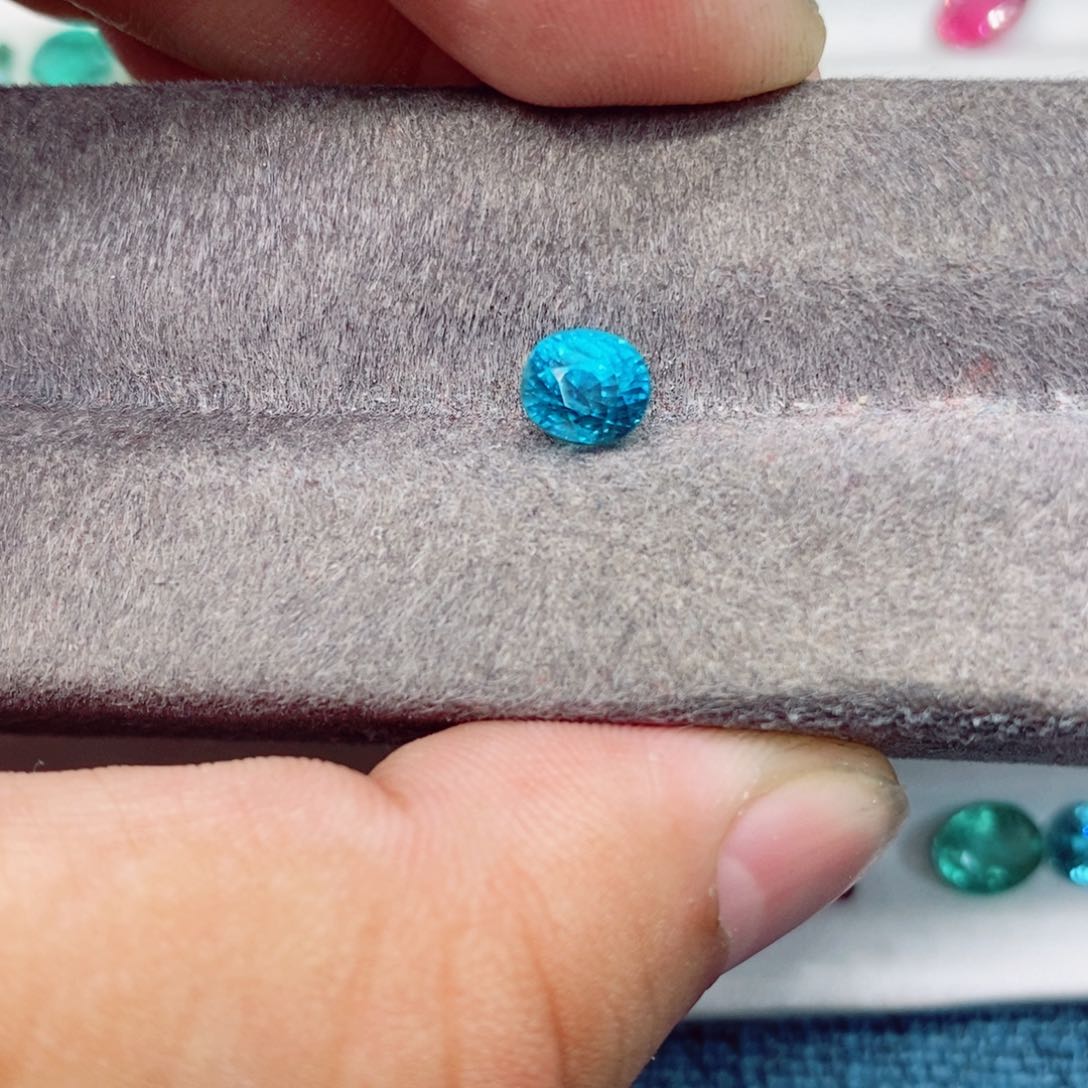 锆石裸石未镶嵌风信子2.12克拉