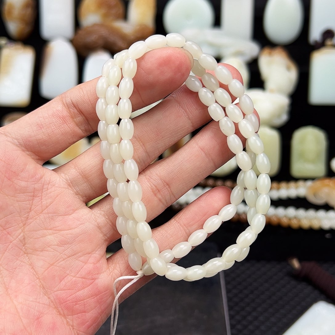 和田玉颈饰未镶嵌镰*