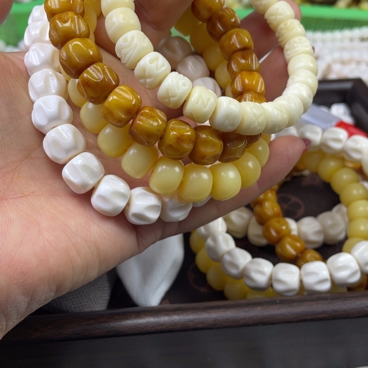 鹿角手串是由意大利的皮