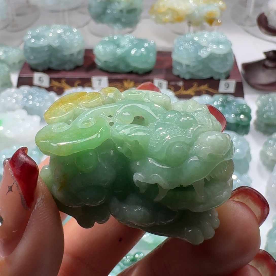 定制翡翠未镶嵌貔貅