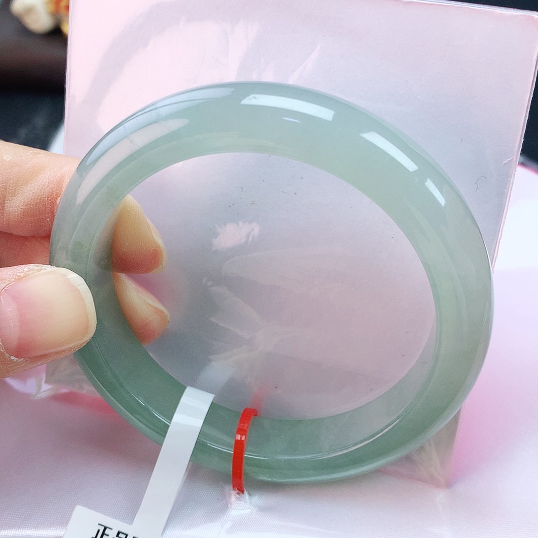 翡翠手镯未镶嵌54圈