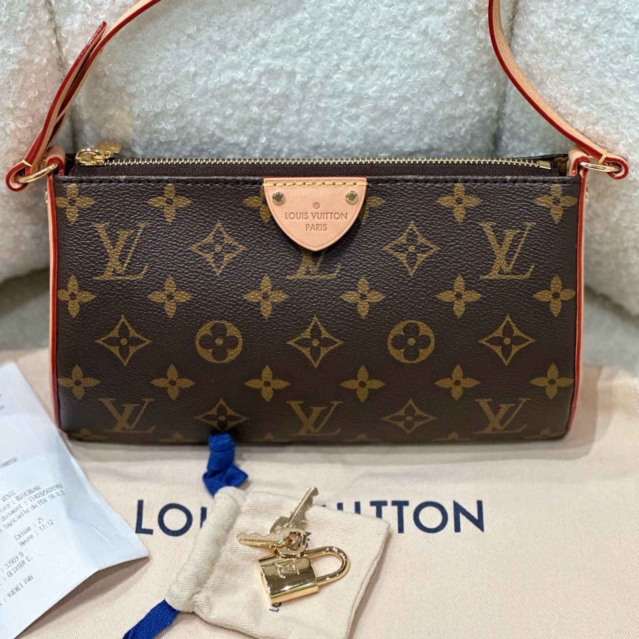 全新未使用 LV SS24 秀款新包锁头腋下包【N0146】