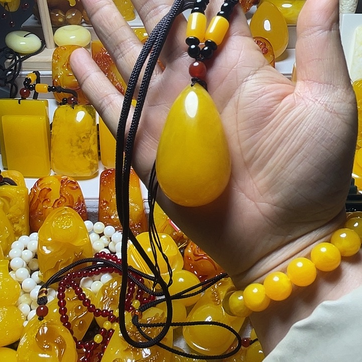 吴***云水滴挂件 服饰配饰