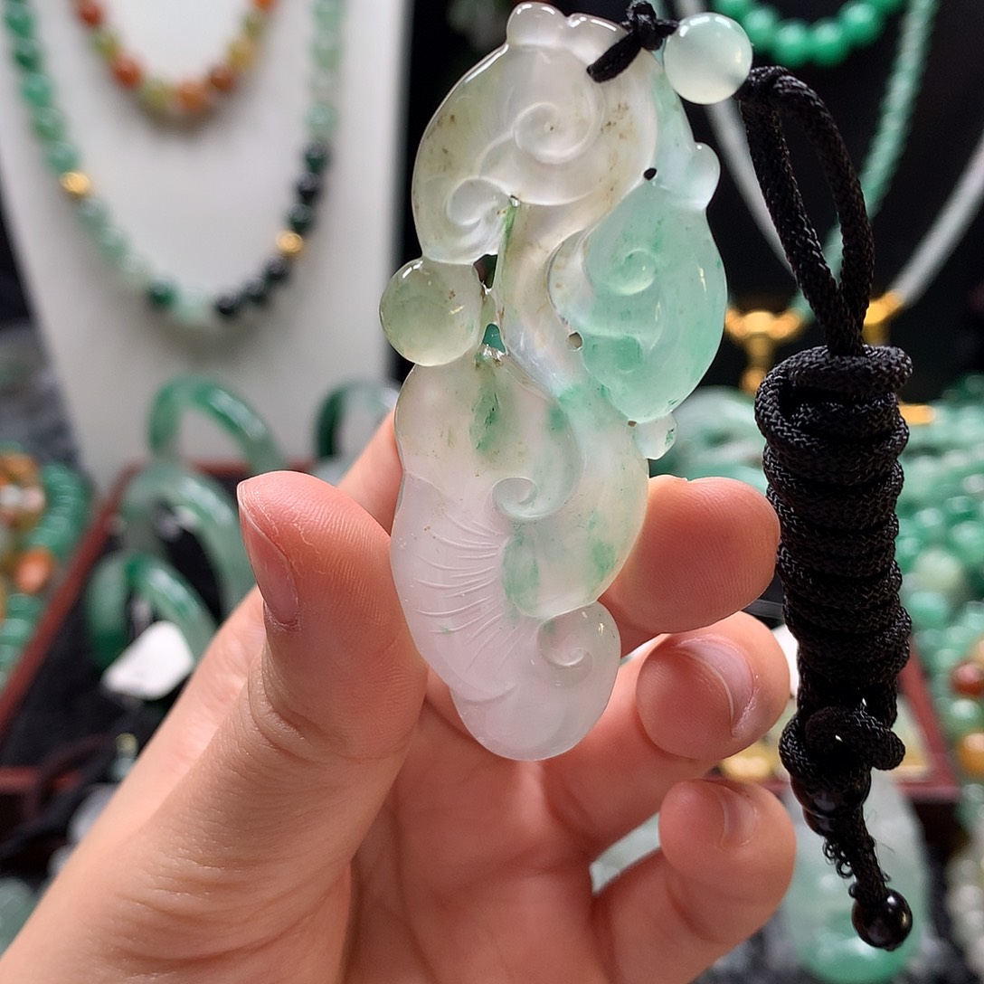 石英质玉未镶嵌吊坠