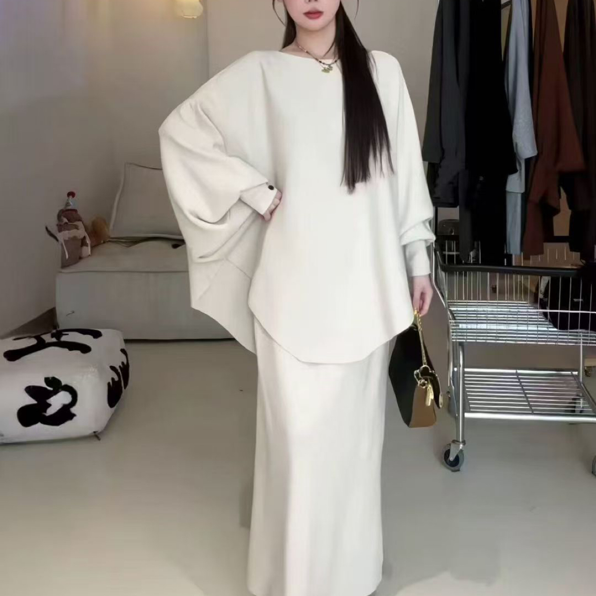 秋款慵懒风蝙蝠袖针织上衣搭配针织半裙