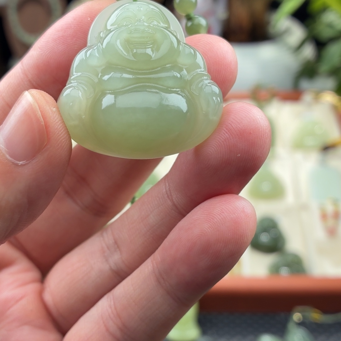 睡****和田玉未镶嵌颈饰