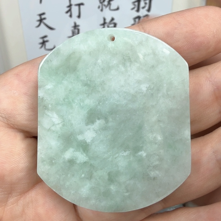 翡翠挂件未镶嵌翡翠