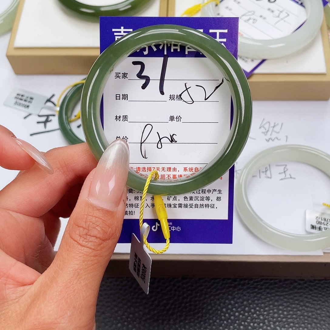 和田玉手镯未镶嵌