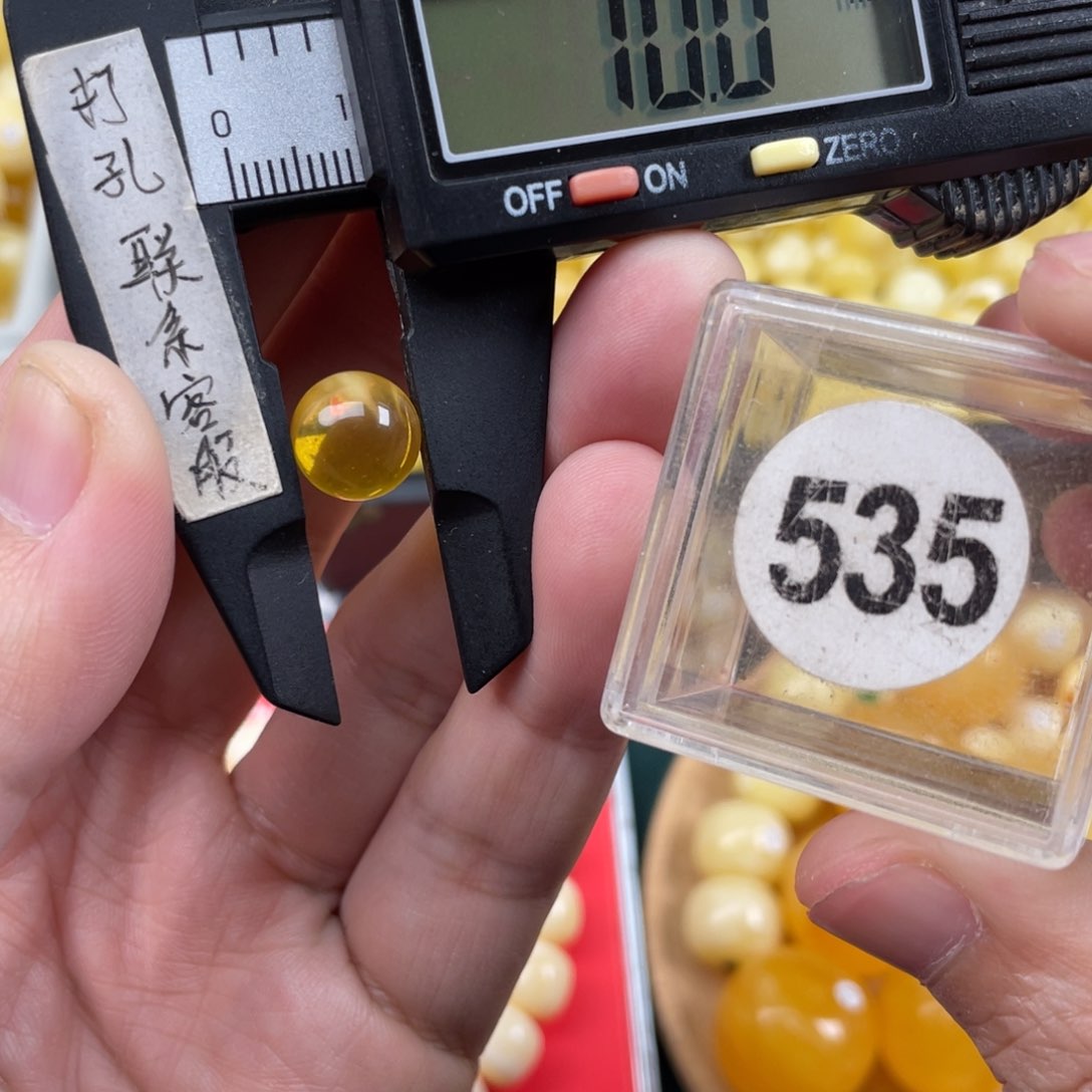 蜜蜡珠宝奇石未镶嵌