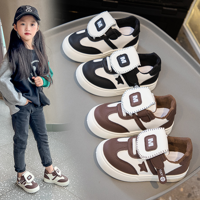 女童运动鞋卡通时尚板鞋2025春季新款中大童跑步软底休闲鞋