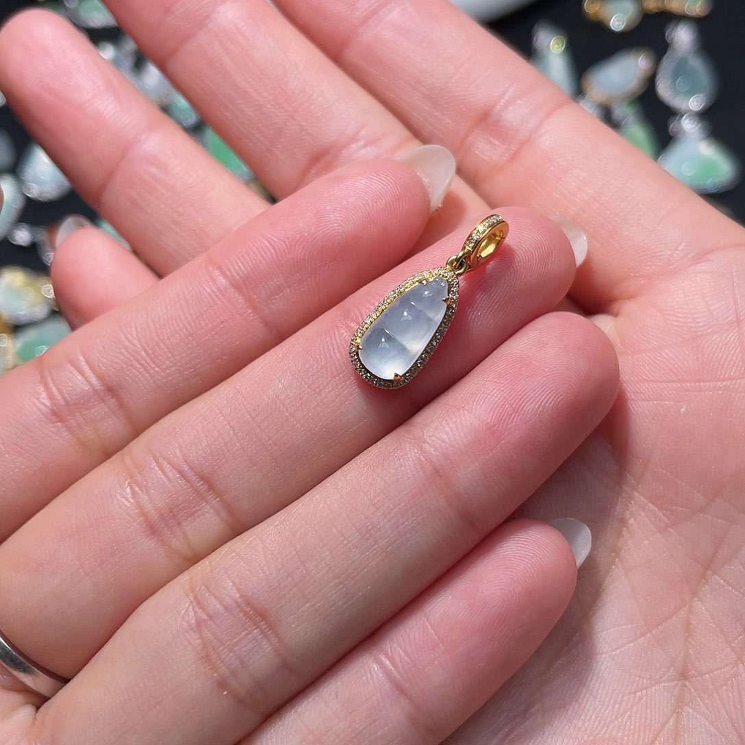 翡翠吊坠(不含链)18K金镶嵌