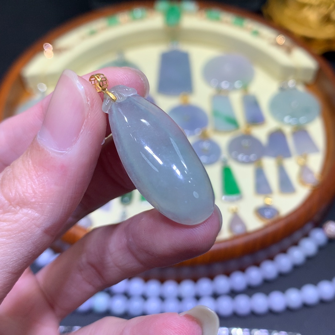 翡翠吊坠(不含链)18K金镶嵌