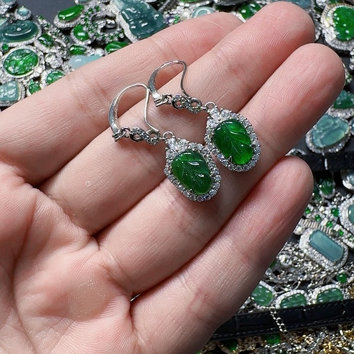 翡翠颈饰未镶嵌天然A货翡翠放漏