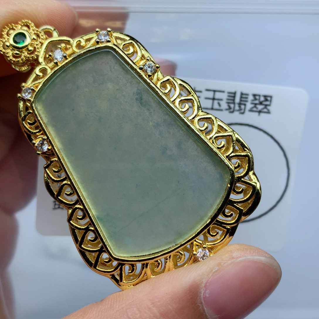 翡翠颈饰未镶嵌吊坠