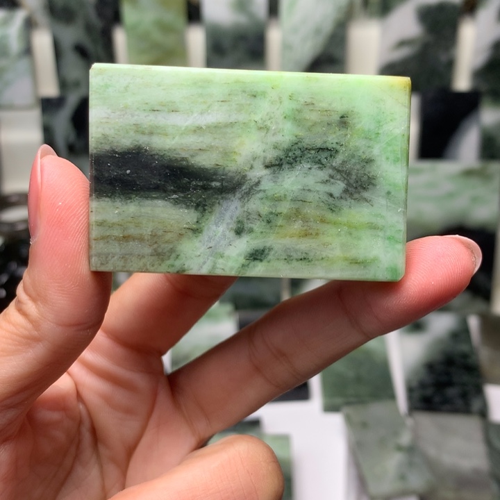 独山玉颈饰未镶嵌