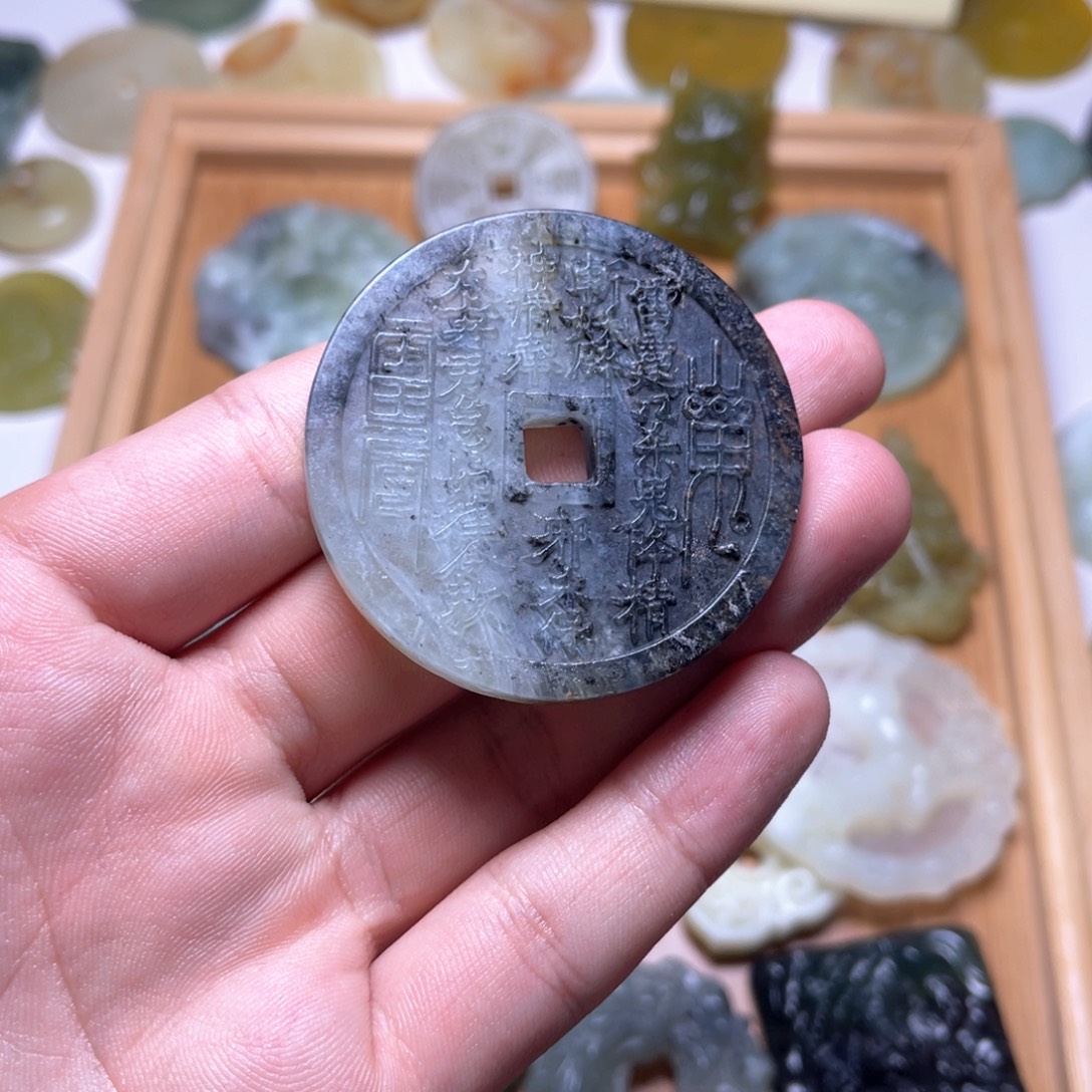 未镶嵌蛇纹石玉颈饰