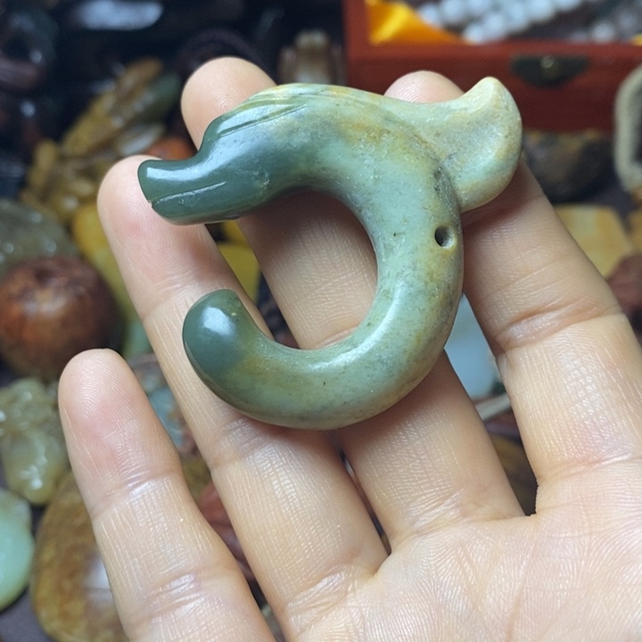 岫岩河磨玉（透闪石质玉）未镶嵌颈饰