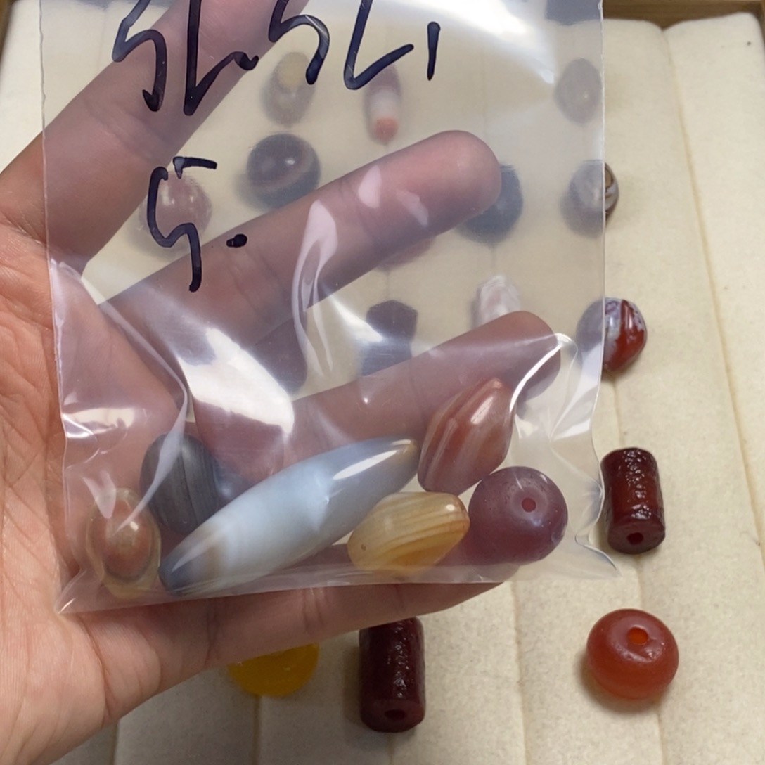 弘***弘玛瑙/玉髓未镶嵌颈饰