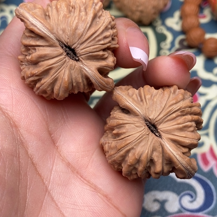 文玩核桃吊坠人***野汉高楼