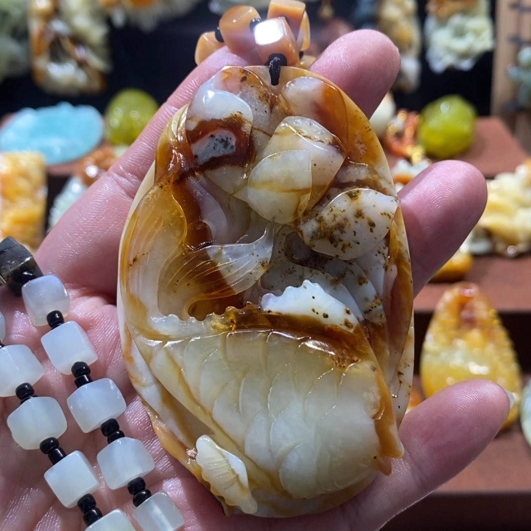 蛇纹石玉颈饰未镶嵌