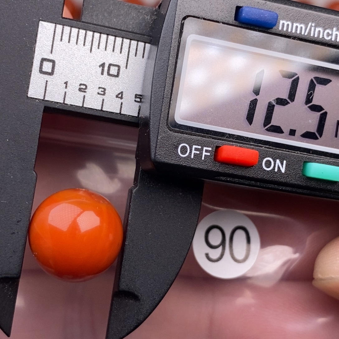 南红玛瑙未镶嵌配饰有瑕疵