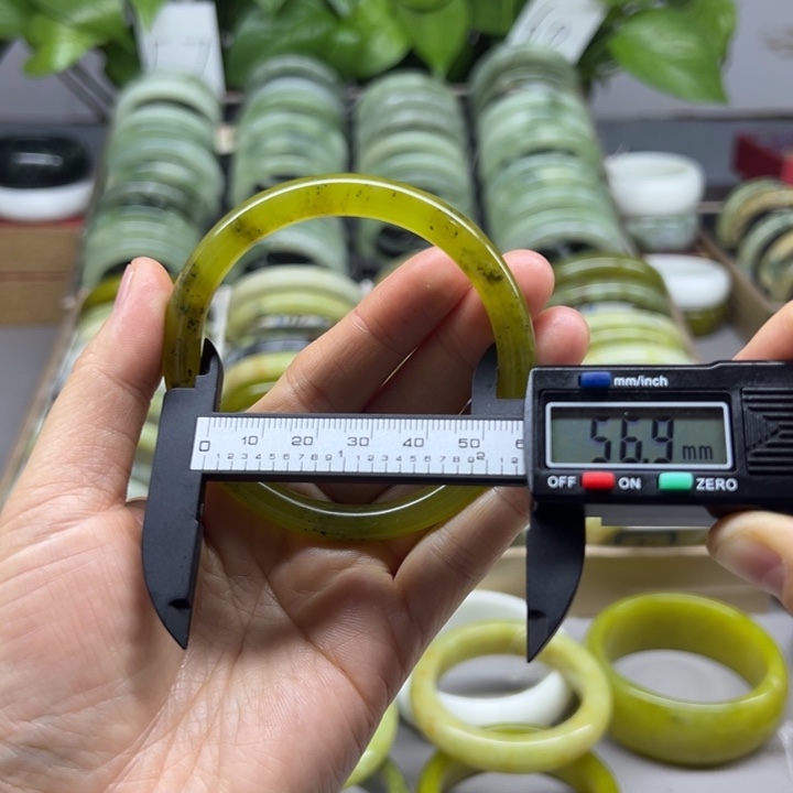 蛇纹石玉未镶嵌手镯53