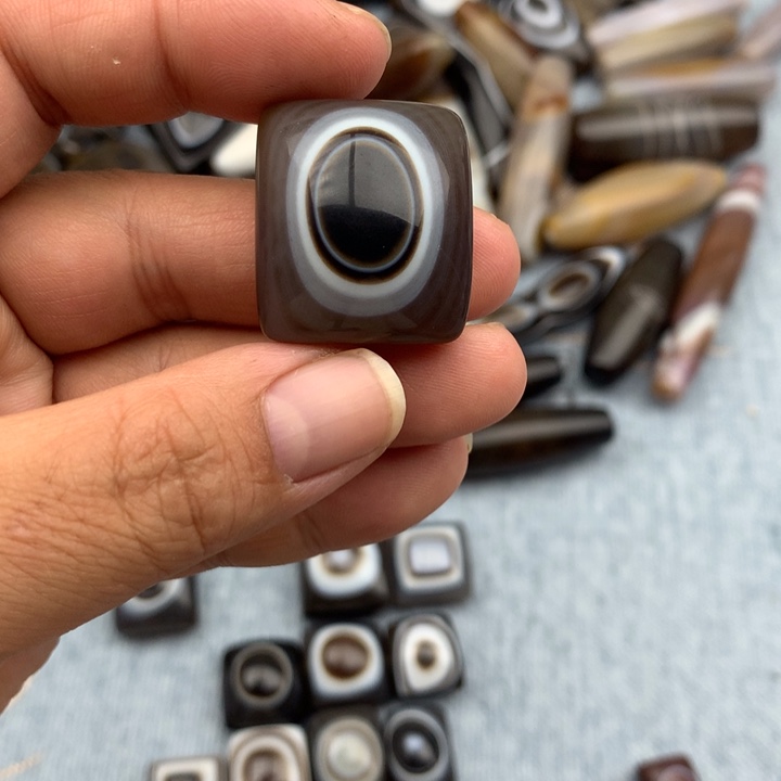 C***ᝰ玛瑙/玉髓未镶嵌珠宝半成品