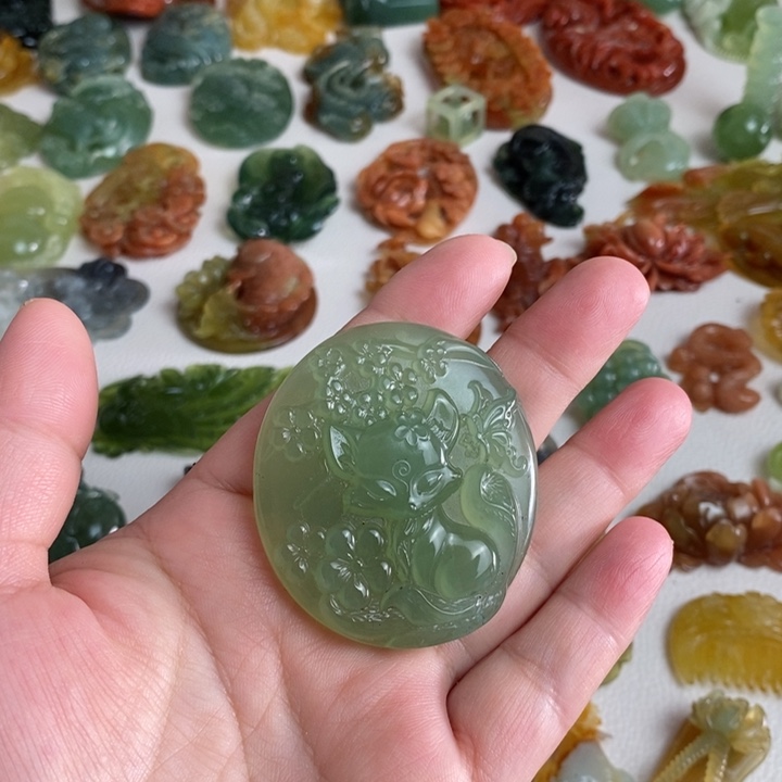 蛇纹石玉颈饰未镶嵌