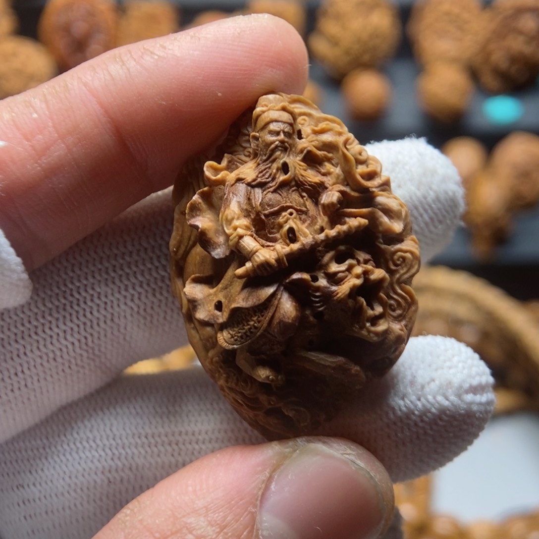 武财神赵公明桃核雕刻