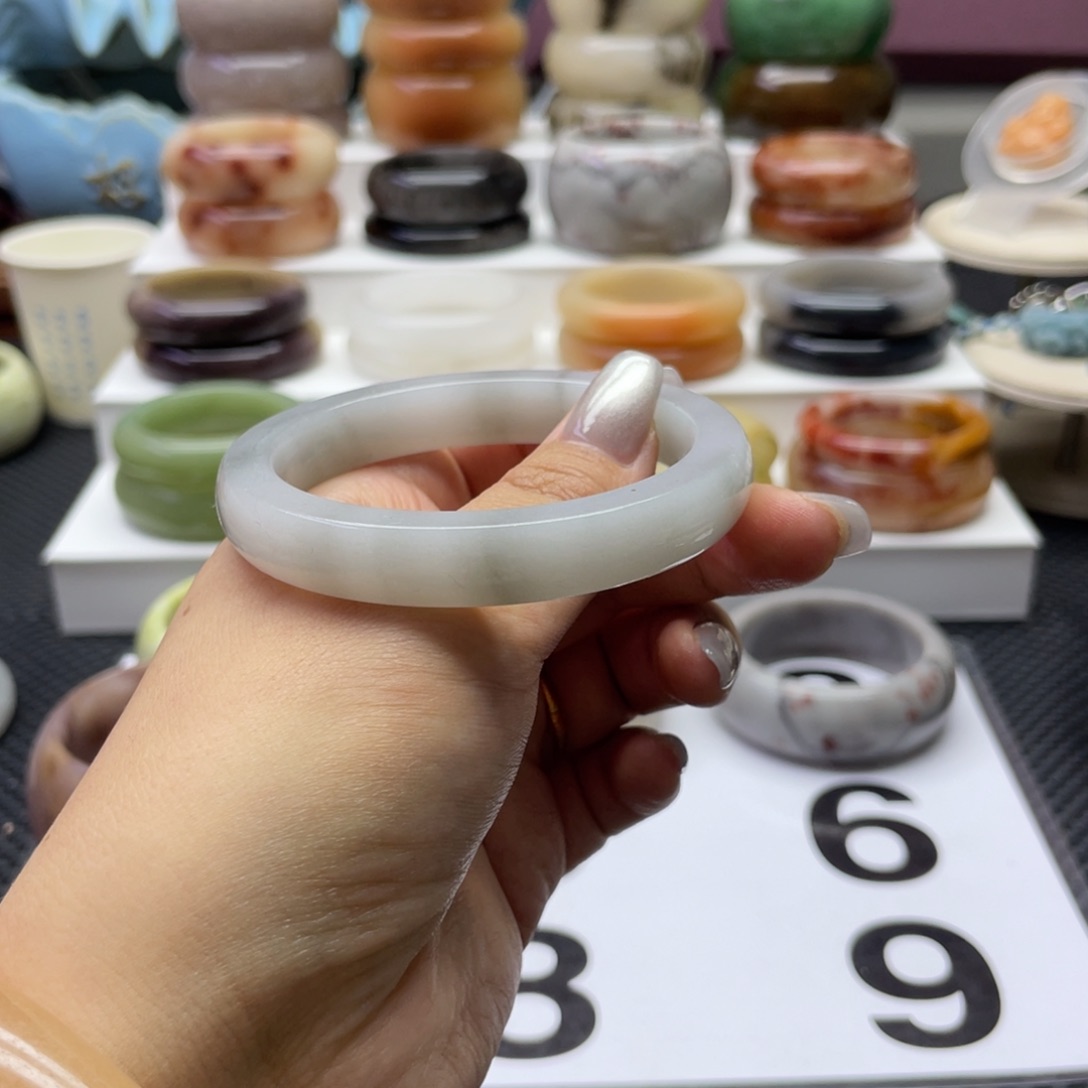 石英质玉手镯未镶嵌