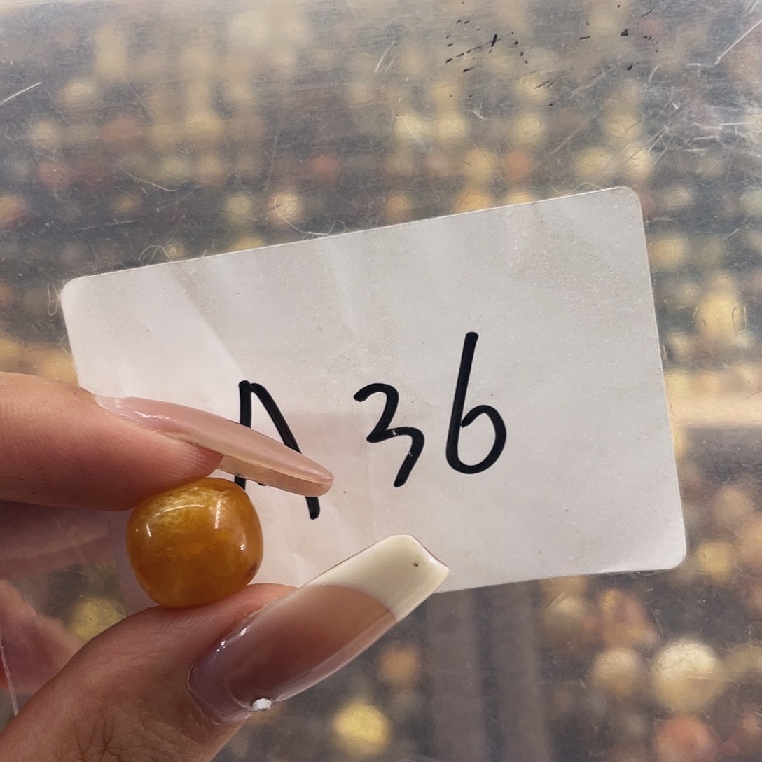 熊***达琥珀未镶嵌裸石12.9福利