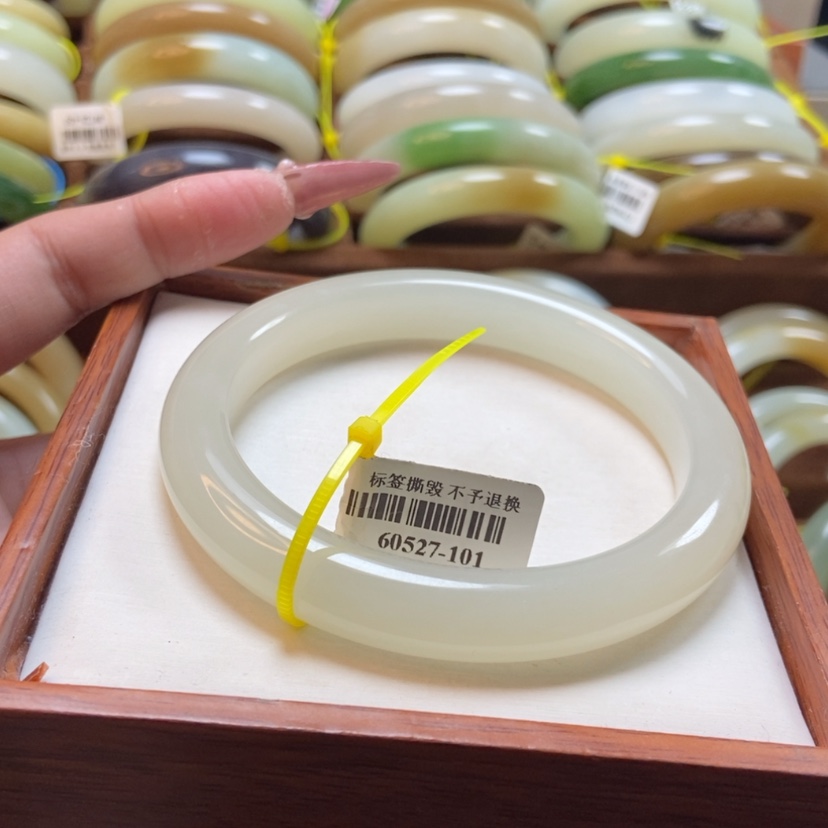 【闪购商品】和田玉手镯未镶嵌