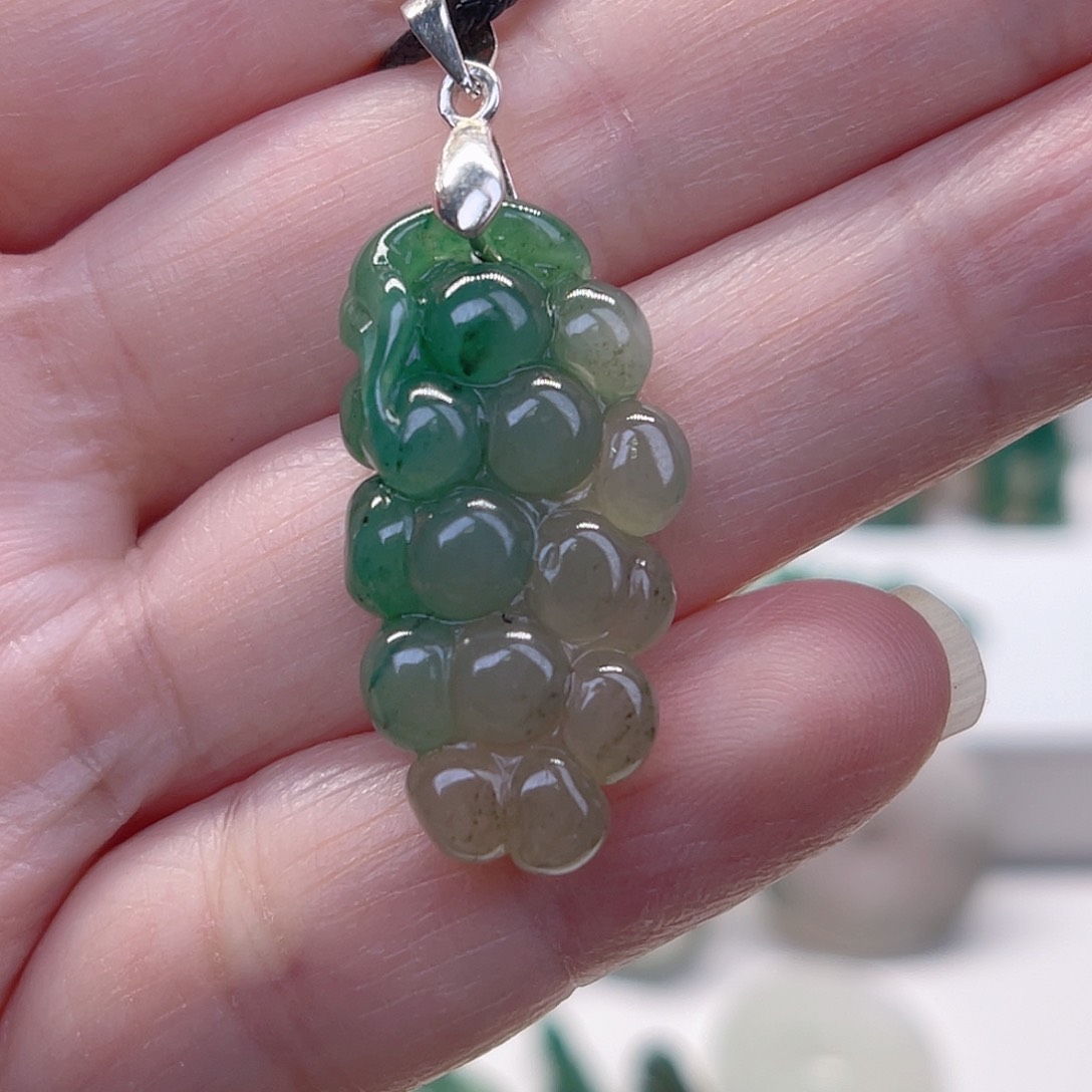 独山玉颈饰未镶嵌