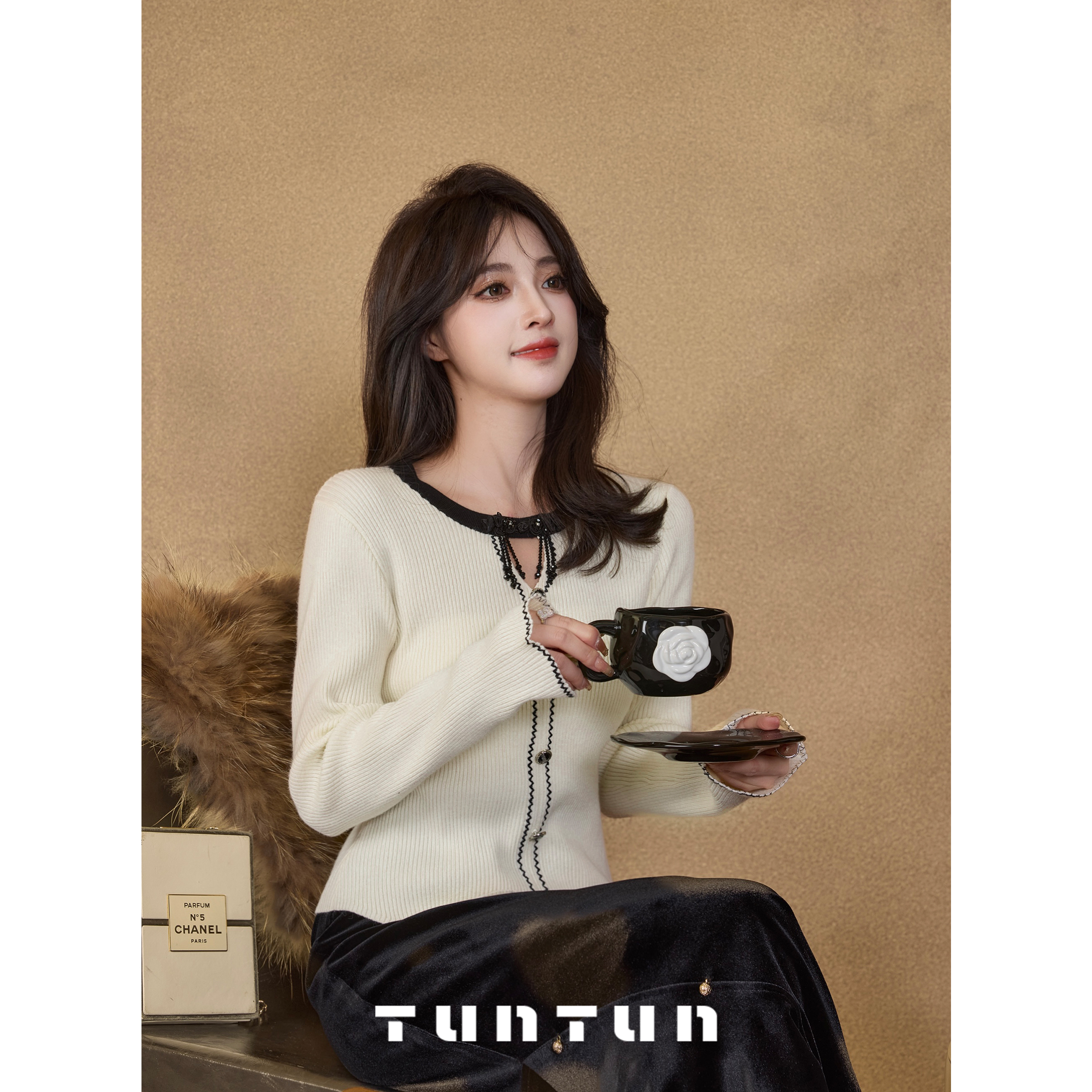 吞吞TUNT【花窗下】气质美女 流苏对扣V领小镂空毛衣4