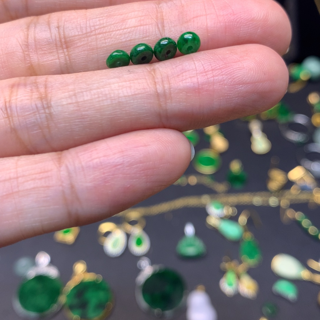 喜***聊翡翠未镶嵌颈饰有纹